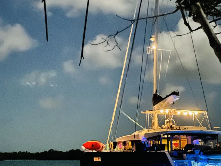 Location bateau Lagoon Ventana al Mar à Belize City sur Samboat