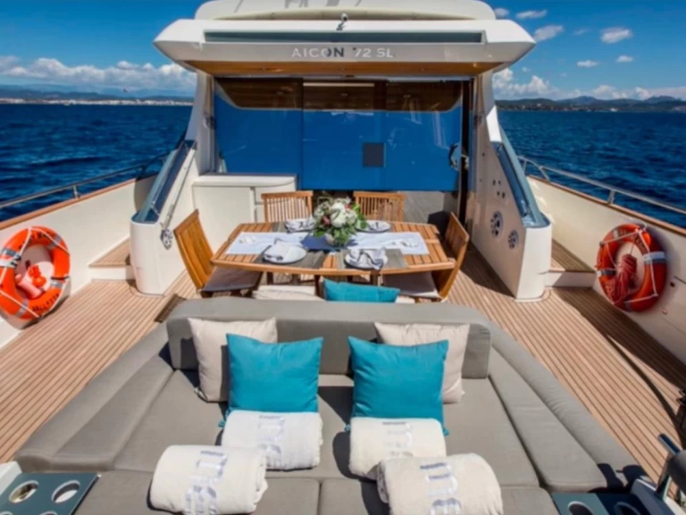 Location à Saint-Tropez - Aicon 72 SL sur SamBoat