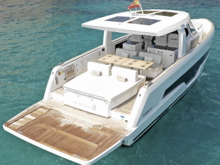 Louer Bateau à moteur avec ou sans skipper Fjord à Port de Saint Tropez