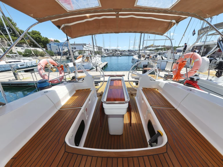 Louez un Elan Impression 45 à Sibenik