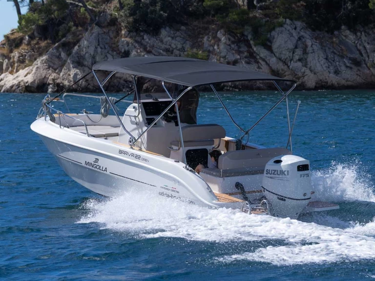 Louer Bateau à moteur avec ou sans skipper Mingolla à Sibenik