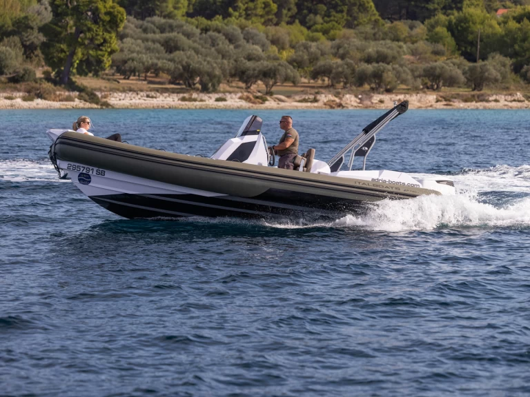 Location Semi-rigide Italboats avec permis