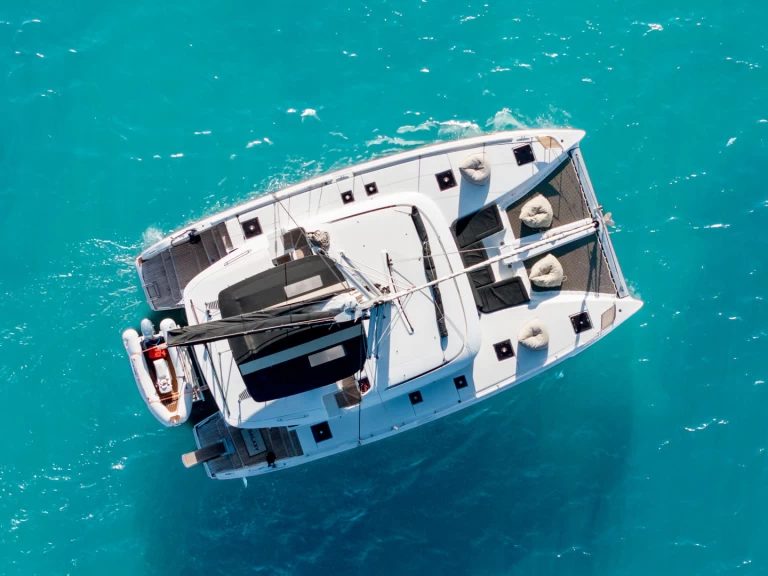 Catamaran à louer à Álimos au meilleur prix