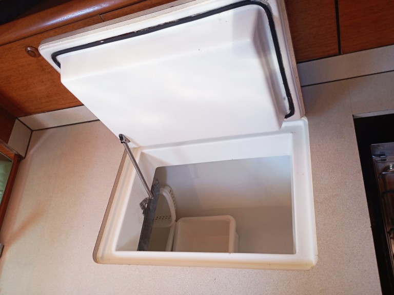 Location à Nikiána - Jeanneau Sun Odyssey 37 sur SamBoat