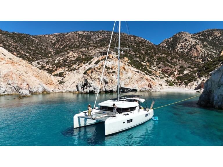 Louer Catamaran avec ou sans skipper Lagoon à Álimos