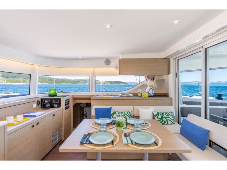 Louer Catamaran avec ou sans skipper Lagoon à Álimos