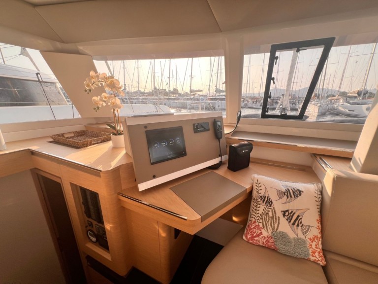 Location bateau Olbia pas cher Astrea 42