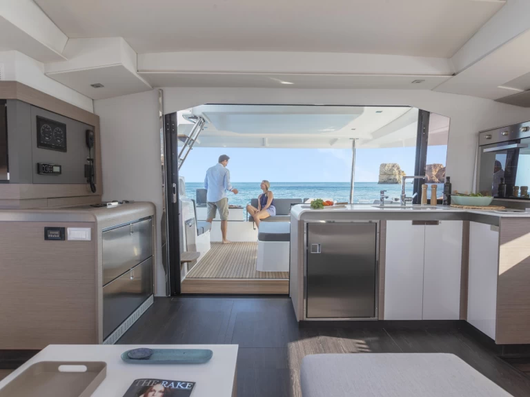 Fountaine Pajot Elba 45 S a louer à Cogolin