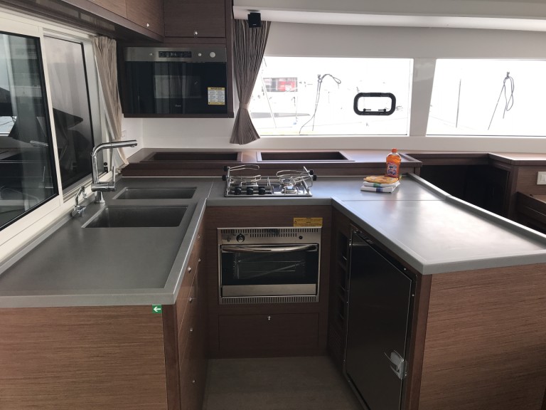 Catamaran à louer à Cugnana Verde au meilleur prix