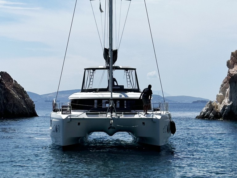Louer Catamaran avec ou sans skipper Lagoon à Álimos