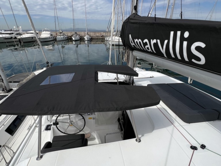 Louer Catamaran avec ou sans skipper Lagoon à Álimos