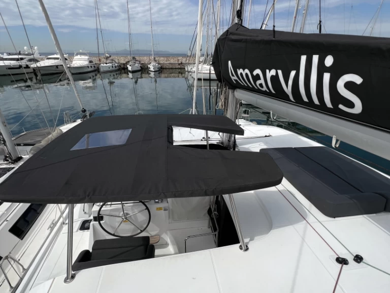 Louer Catamaran avec ou sans skipper Lagoon à Álimos