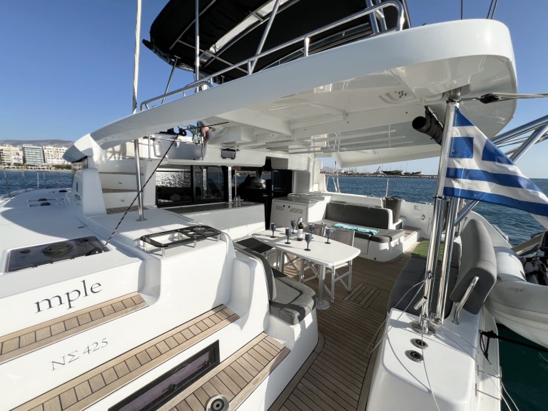 Louer Catamaran avec ou sans skipper Lagoon à Álimos