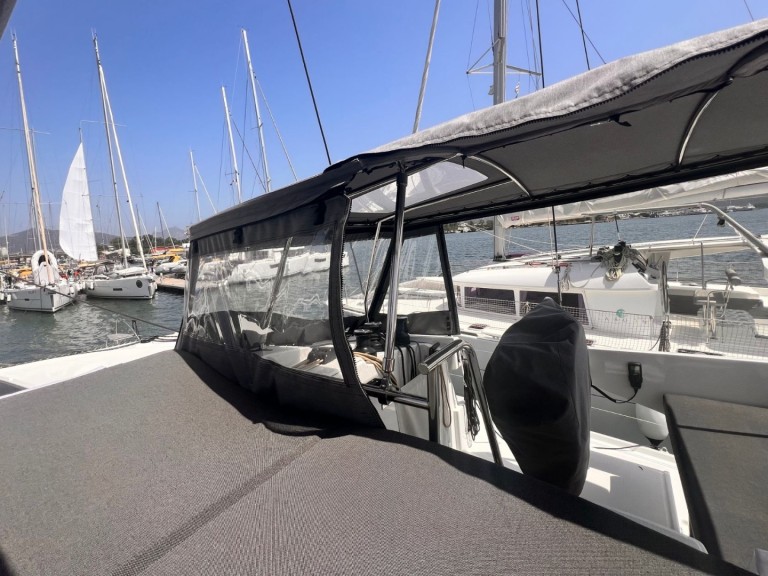 Location bateau Fountaine Pajot Astrea 42 à Olbia sur Samboat