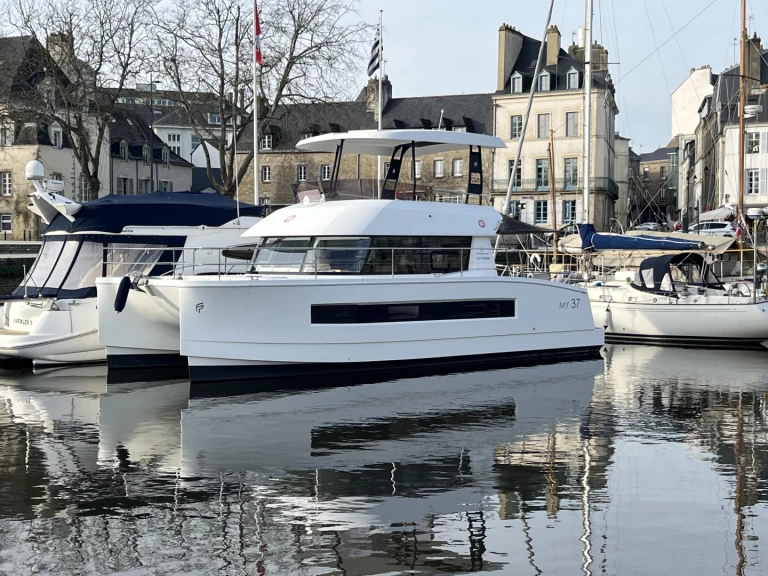 Location Bateau à moteur à Cogolin - Fountaine Pajot Fountaine Pajot MY 37