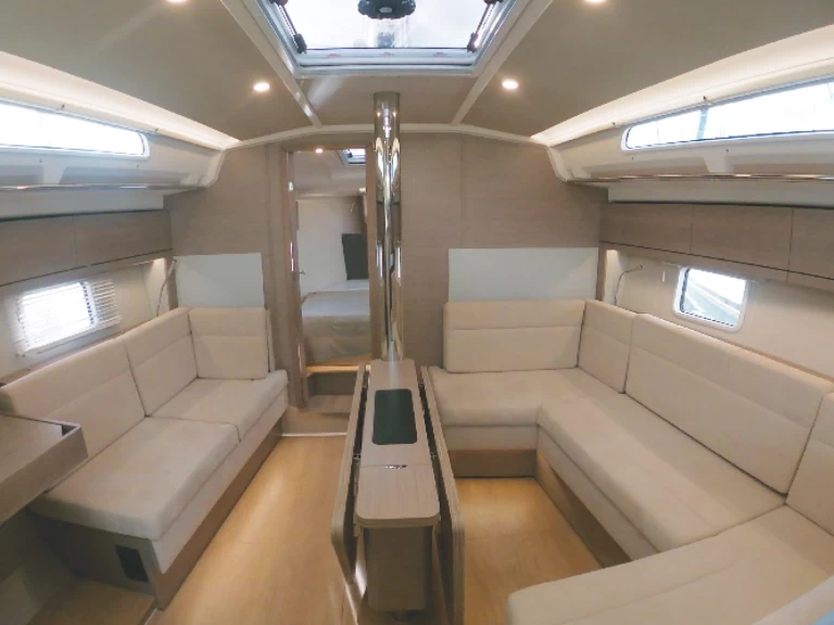 Location à Hyères - 69 HANSE 418 sur SamBoat