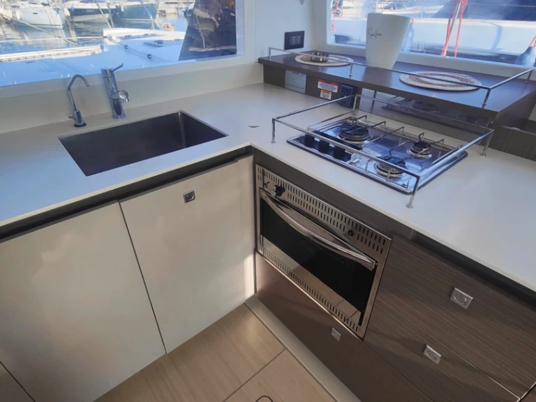 Location Catamaran Leopard Catamarans / Robertson & Caine avec permis