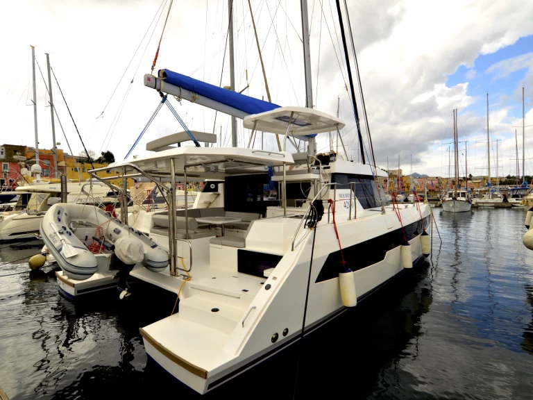 Location Catamaran Leopard Catamarans / Robertson & Caine avec permis