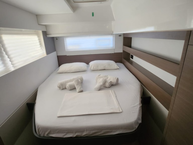 Location Catamaran Leopard Catamarans / Robertson & Caine avec permis