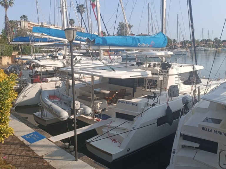 Location bateau Furnari pas cher Leopard 45