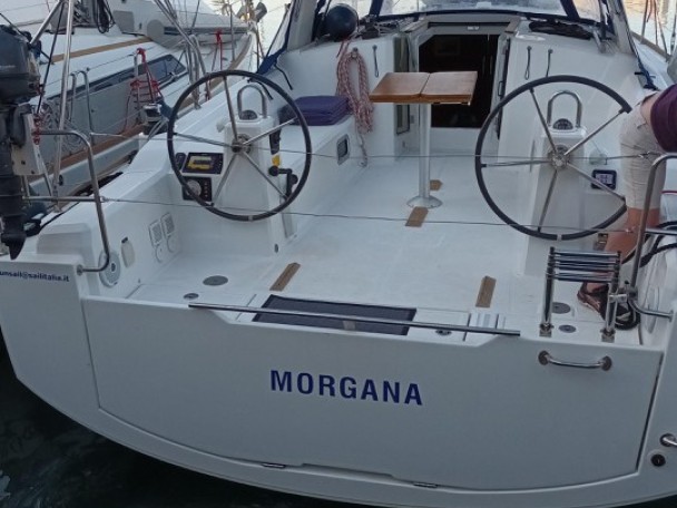 Louez un Bénéteau Oceanis 38 à Furnari