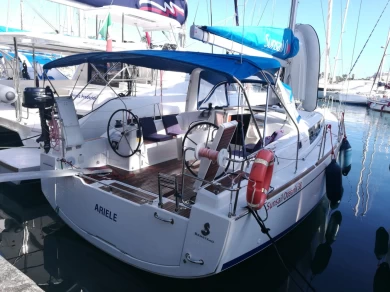 Alquiler de embarcaciones Bénéteau Oceanis 38.1 enFurnari en Samboat