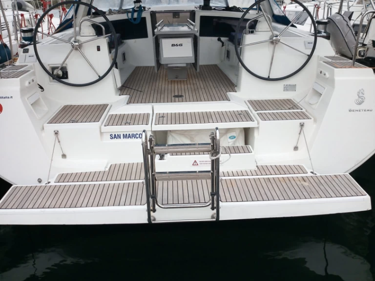 Louez un Bénéteau Oceanis 48 à Procida