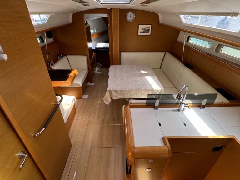 Louer Voilier avec ou sans skipper Jeanneau à Procida