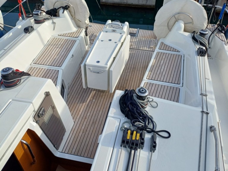 Location bateau Procida pas cher Sun Odyssey 410