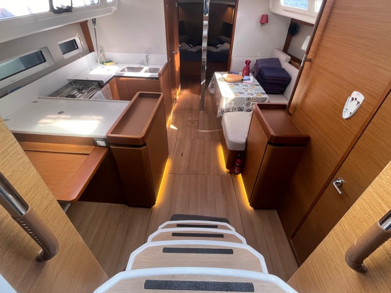 Jeanneau Sun Odyssey 440 a louer à Cannigione