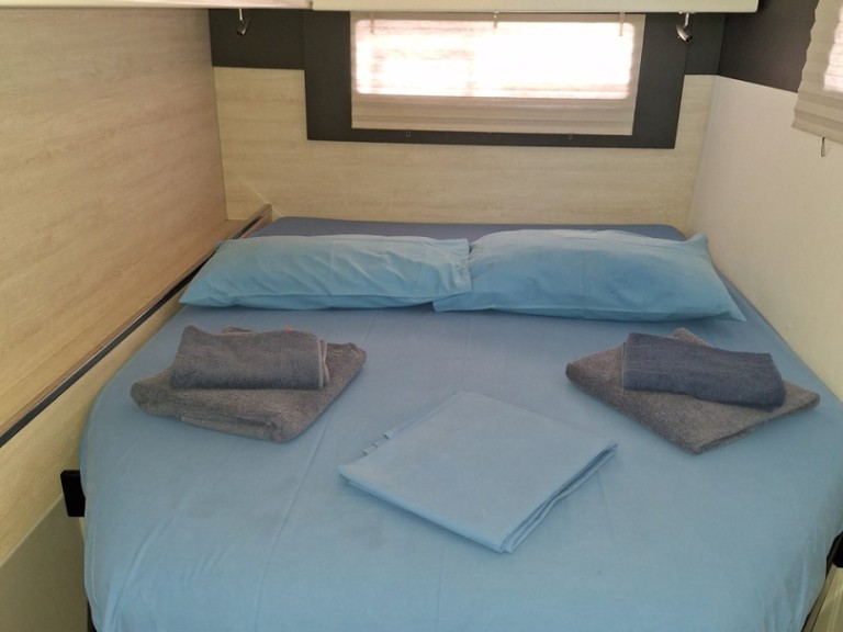 Location bateau Furnari pas cher Leopard 40