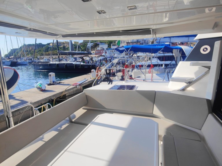 Leopard Catamarans / Robertson & Caine Leopard 42 - 4 cab. a louer à Procida