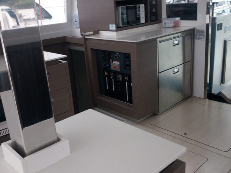 Location bateau Leopard Catamarans / Robertson & Caine Leopard 42 - 4 cab. à Cannigione sur Samboat