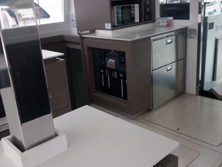 Location bateau Leopard Catamarans / Robertson & Caine Leopard 42 - 4 cab. à Cannigione sur Samboat