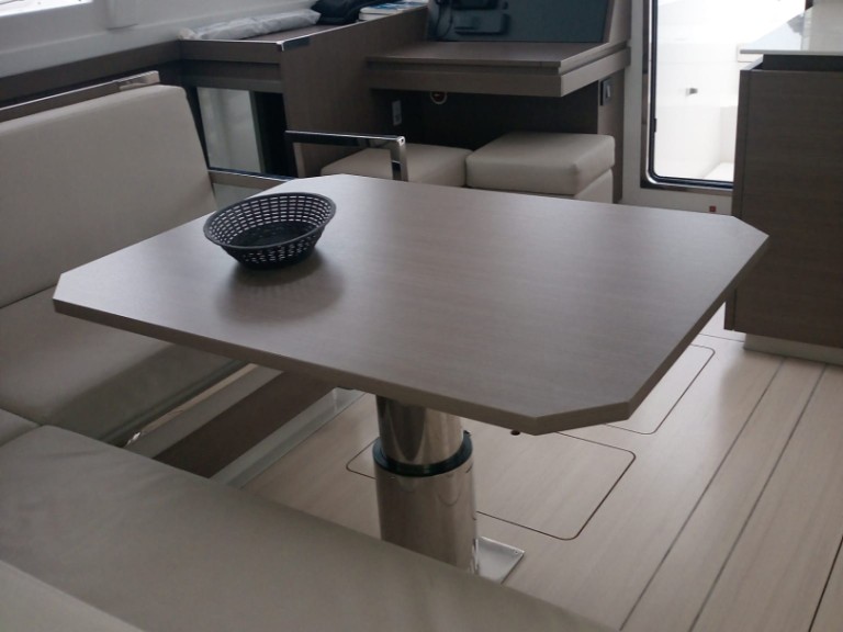 Location Catamaran Leopard Catamarans / Robertson & Caine avec permis