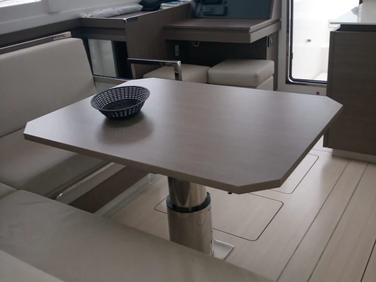 Location Catamaran Leopard Catamarans / Robertson & Caine avec permis