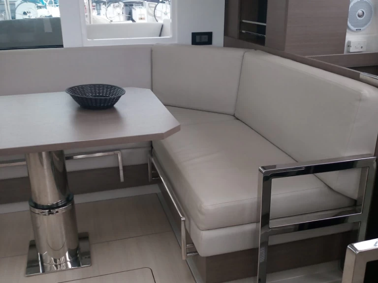 Catamaran à louer à Cannigione au meilleur prix