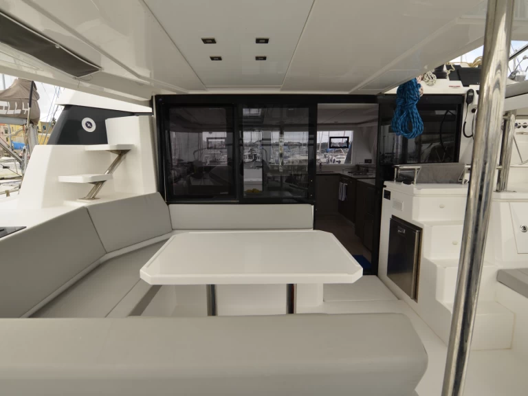 Location Catamaran à Procida - Leopard Catamarans / Robertson & Caine Leopard 42 - 4 cab.