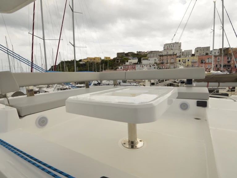 Location bateau Leopard Catamarans / Robertson & Caine Leopard 42 - 4 cab. à Procida sur Samboat