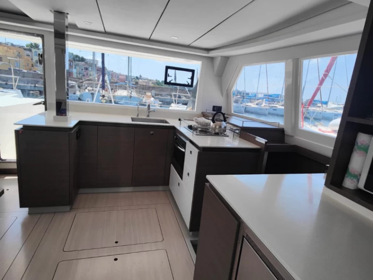 Louez un Leopard Catamarans / Robertson & Caine Leopard 42 - 4 cab. à Procida