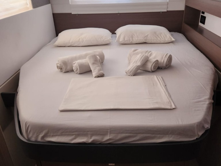 Location à Cannigione - Leopard Catamarans / Robertson & Caine Leopard 45 sur SamBoat