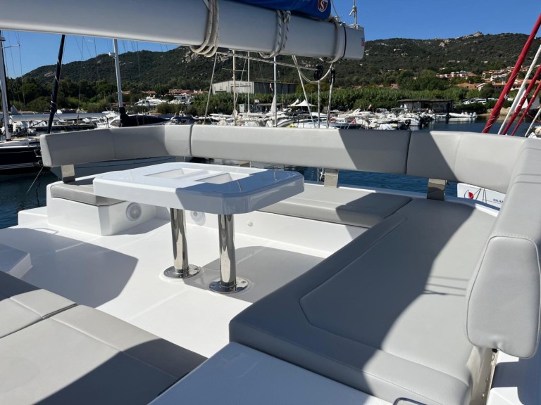 Location bateau Cannigione pas cher Leopard 45