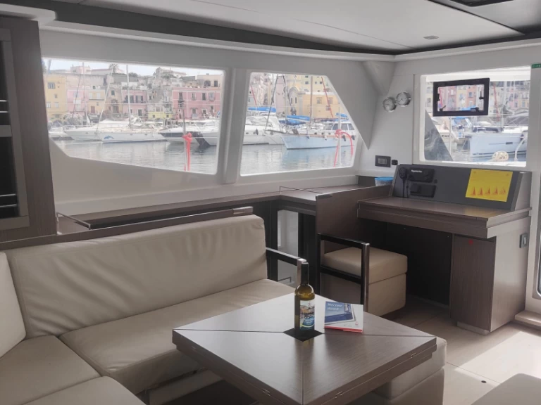 Location à Procida - Leopard Catamarans / Robertson & Caine Leopard 45 sur SamBoat