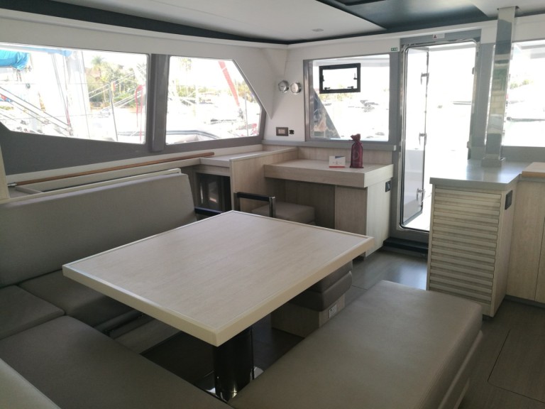 Louer Catamaran avec ou sans skipper Leopard Catamarans / Robertson & Caine à Cannigione