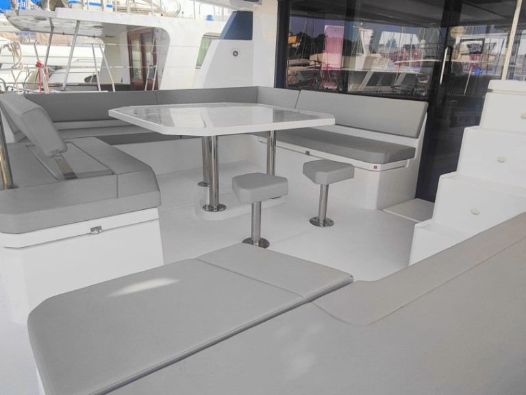 Location à Procida - Leopard Catamarans / Robertson & Caine Leopard 50 - 5 + 1 cab sur SamBoat