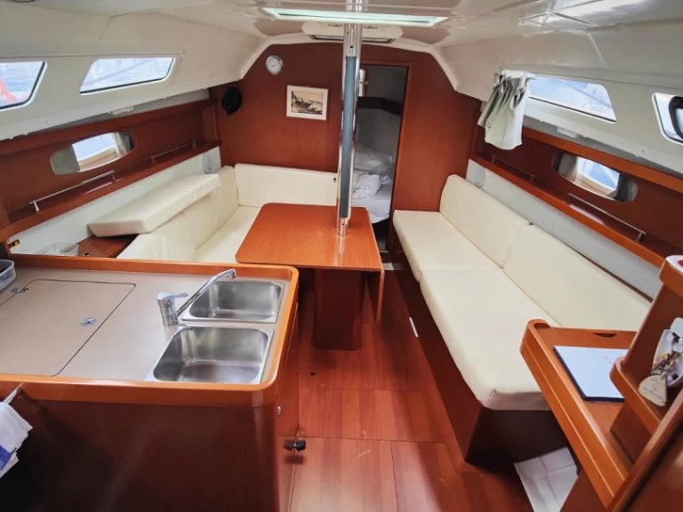 Location bateau Procida pas cher Oceanis 31