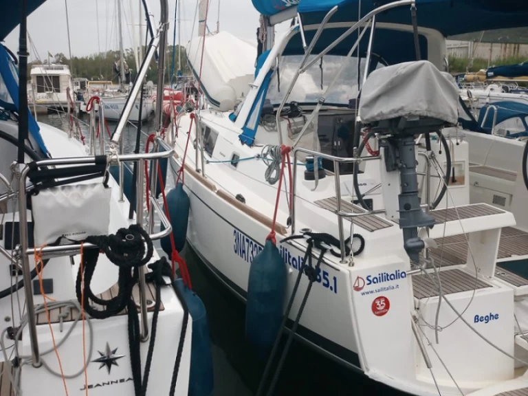 Location bateau Cannigione pas cher Oceanis 35.1
