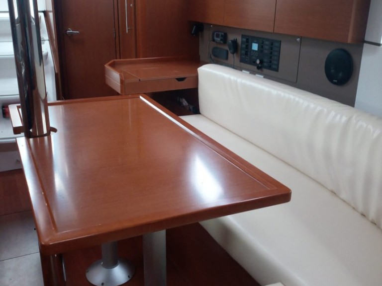 Location bateau Bénéteau Oceanis 35.1 à Cannigione sur Samboat