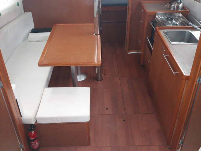 Location bateau Cannigione pas cher Oceanis 38