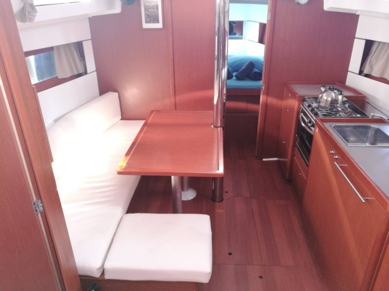 Location bateau Bénéteau Oceanis 38.1 à Furnari sur Samboat
